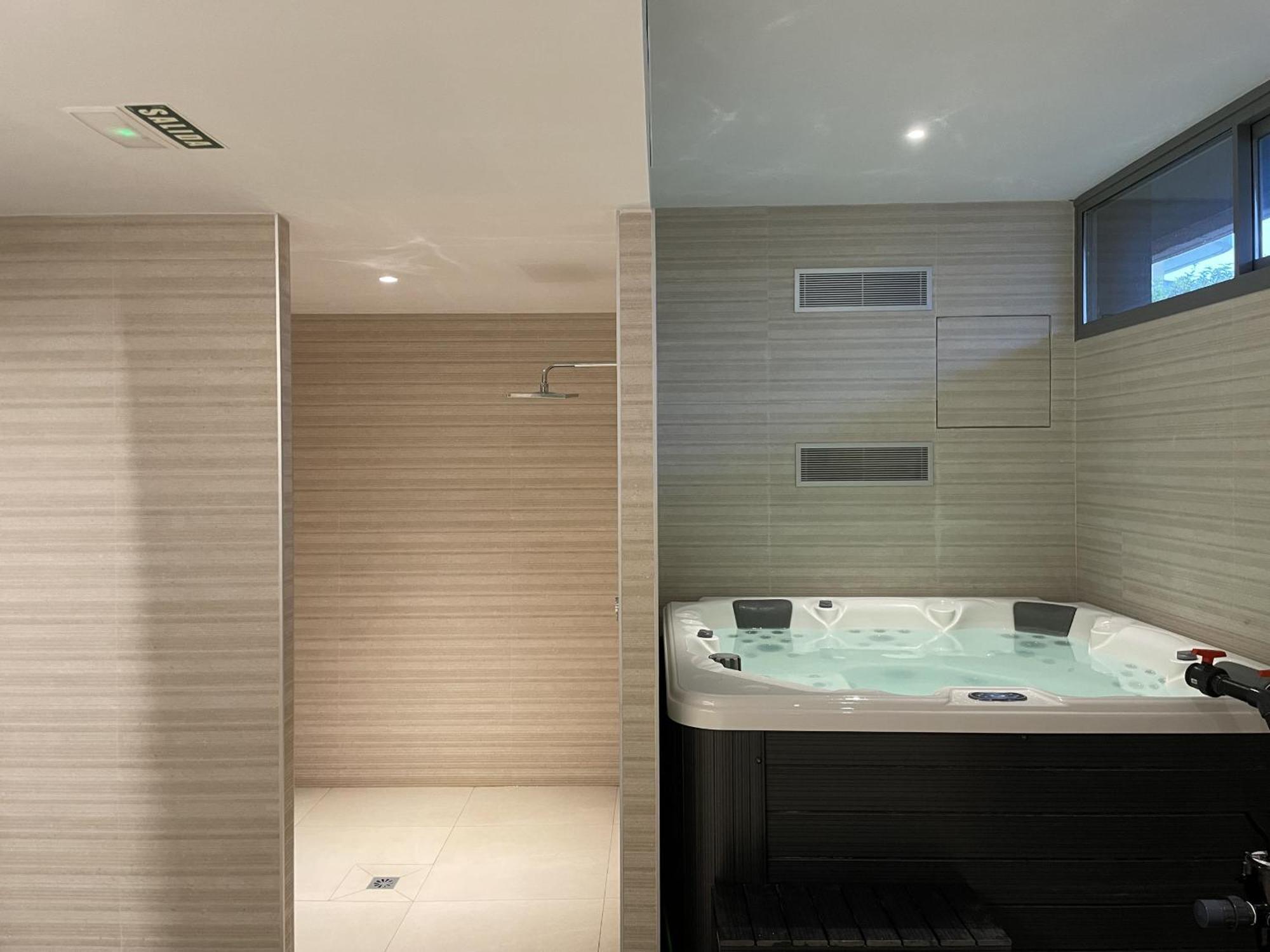 Vivi Homes - Elies House Pool, Gym, Spa & Sea View El Faro Luaran gambar